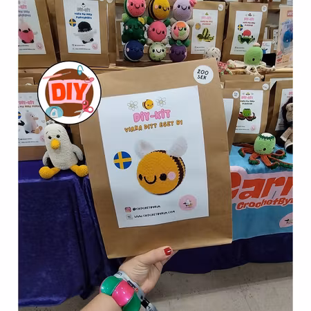 DIY Kit Jelly Bi Original• Virkset gosedjur • Skapa ditt eget bi • Crochetbykim