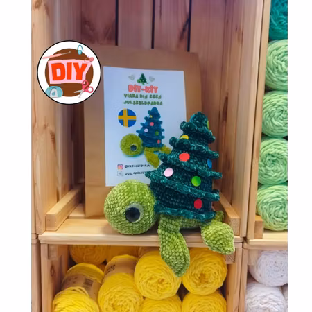 DIY KIT - Virka din egen Julgranssköldpadda (Glansigt chenille garn)