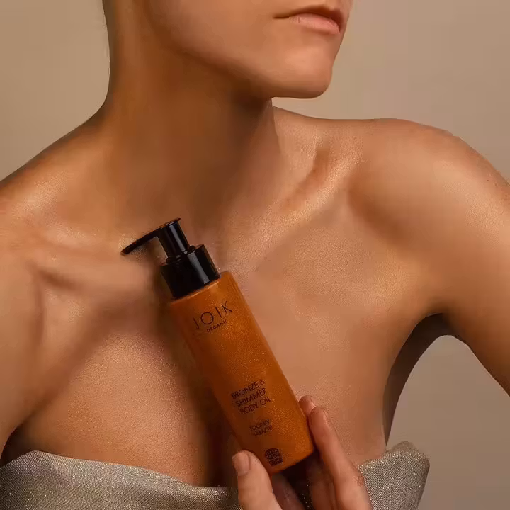 Joik Bronze and Shimmer Body Oil – Økologisk skimmerolje som gir huden en solkysset bronseglød med nærende tindved, arganolje og sheasmør.