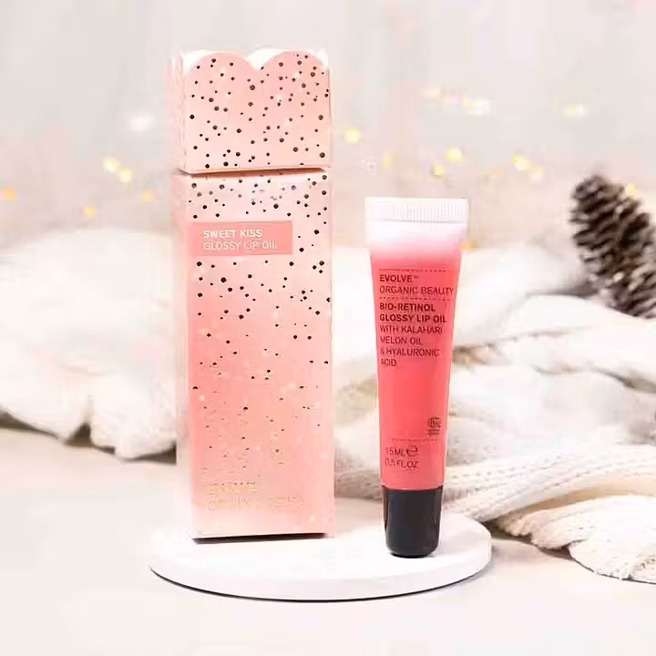 Evolve Sweet Kiss Gavesett – økologisk lipgloss med bio-retinol og Kalahari Melonfrøolje for fukt og volum, i bærekraftig emballasje.