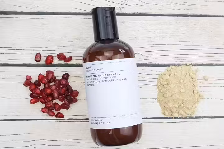Evolve Superfood Shine Shampoo – økologisk sjampo for normalt til tørt hår, gir glans, styrker og reduserer frizz med naturlige ingredienser.