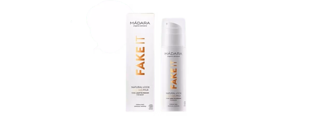 Madara Fake It Self Tan Milk – naturlig selvbruning med hyaluronsyre og jojobaolje for en jevn, solkysset glød uten skjolder.
