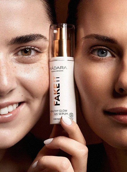 Madara Fake It Self Tan Face Serum – lett selvbruning for ansiktet med fuktgivende bringebærfrøolje, hyaluronsyre og vitamin E.