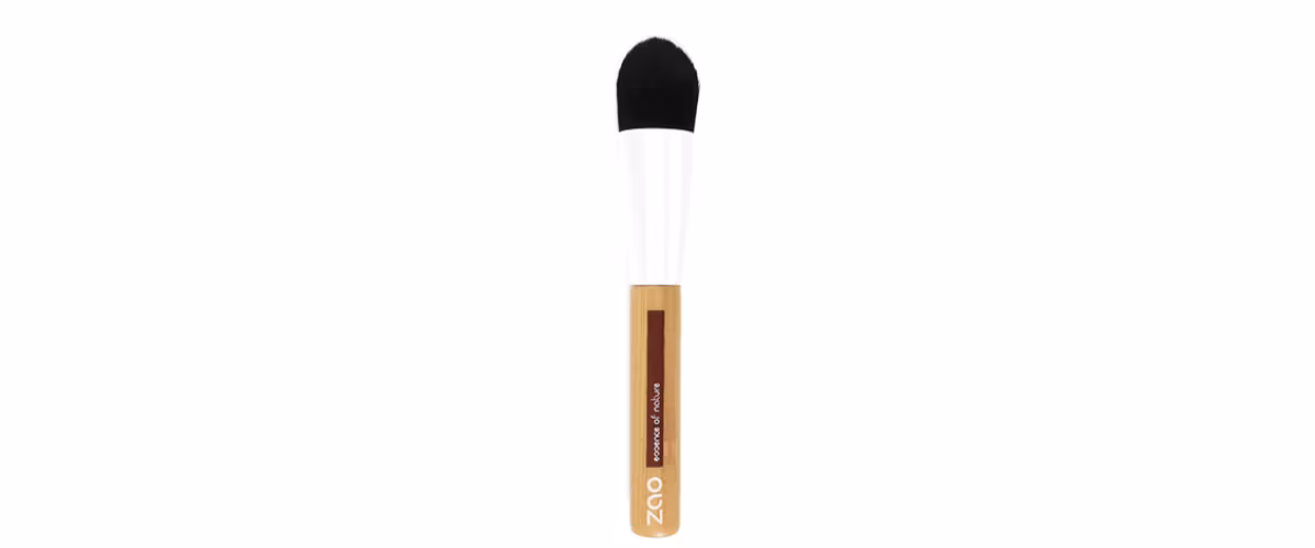 ZAO Foundation Brush – vegansk makeupkost i bambus for jevn og kontrollert påføring av foundation.