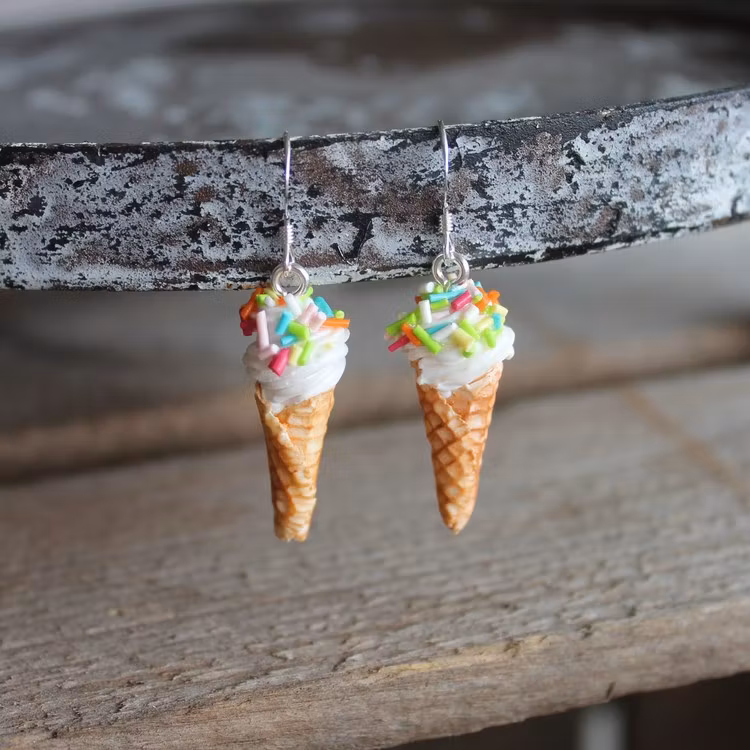 Ett Örhänge, mjukglass med karamellströssel