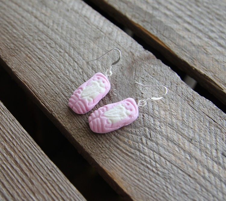 Earrings, Skumtomtar