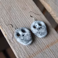 Earrings, licorice skull