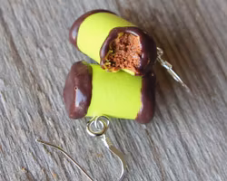 Earrings, swedish dammsugare