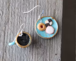 Earrings, blue cookie plate with coffee cup