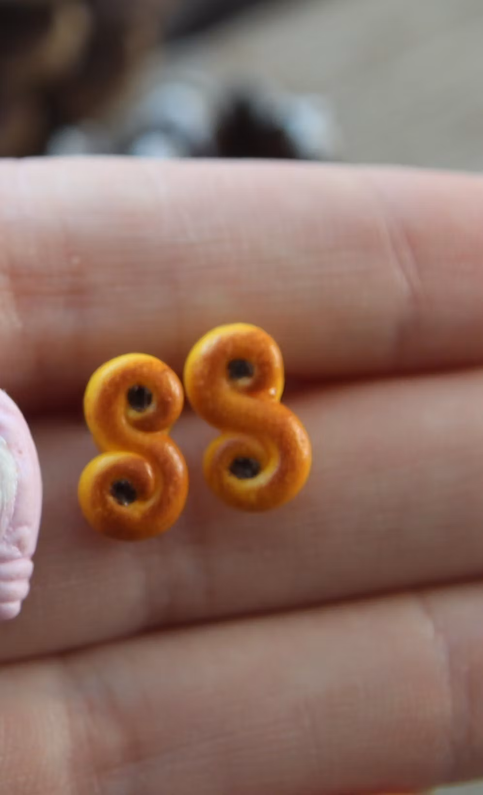 Stiftörhängen, lussebullar