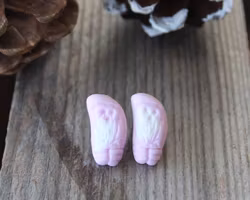 Stud Earrings, Skumtomtar