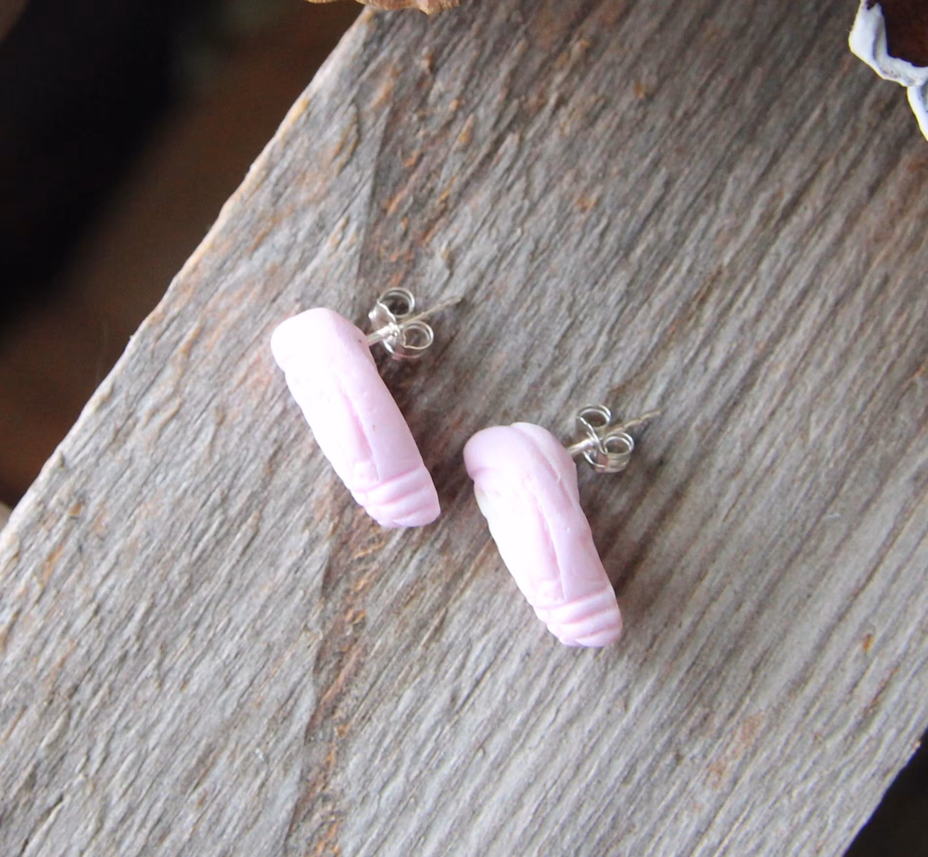 Stiftörhängen, skumtomtar