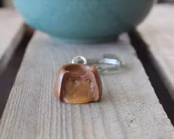 Nyckelring, choklad med kolasås