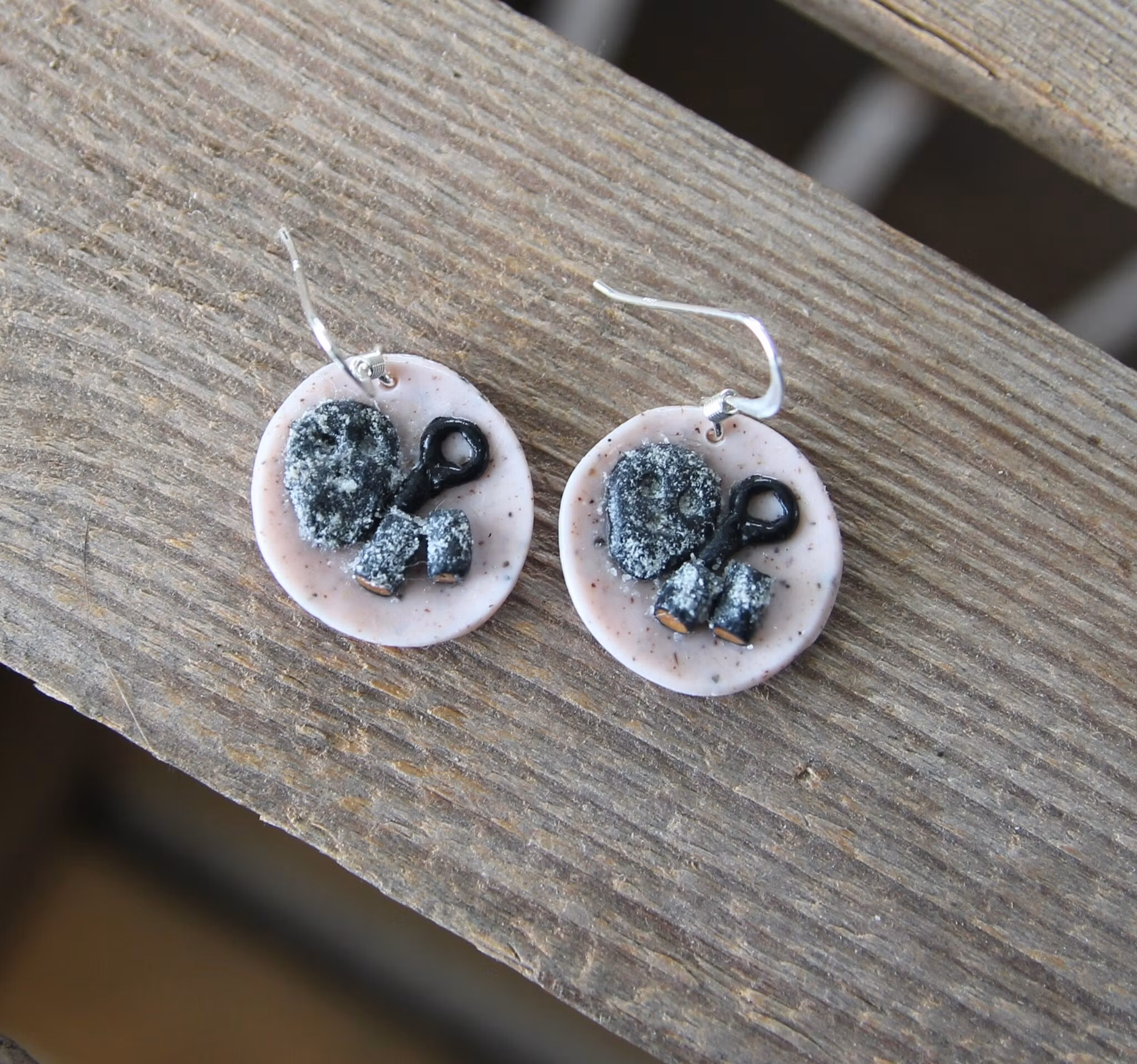 Earrings, blue coffee plates with vacuum cleaner, chocolate ball and cinnamon bun