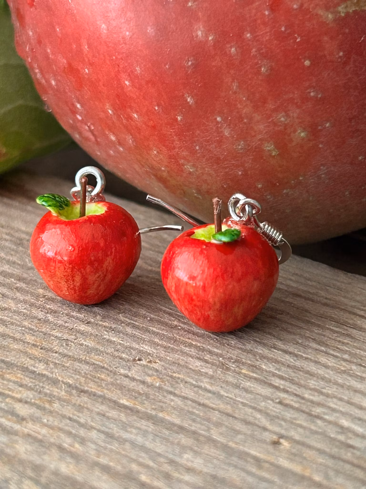 Örhängen, äpplen utan tugga 🍎