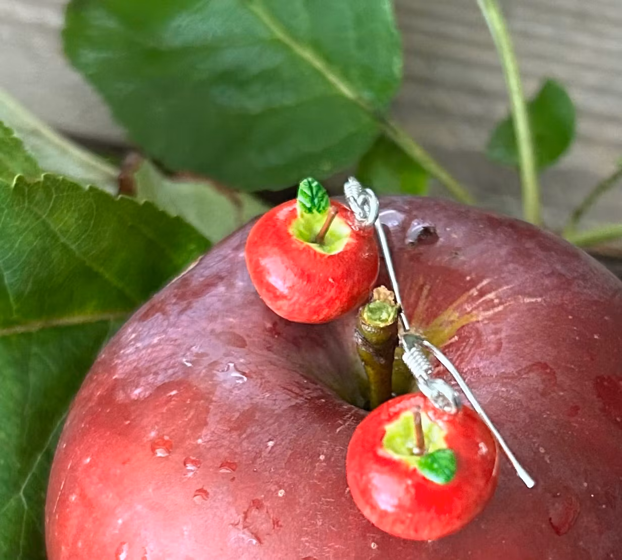 Örhängen, äpplen utan tugga 🍎