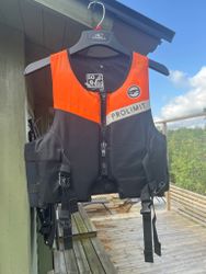 Flytvästar, bra och skön modell  men beg från uthyrningen
