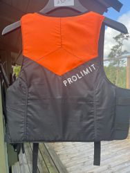 Flytvästar, bra och skön modell  men beg från uthyrningen