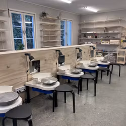 Keramiqstudion, öppen studio kvällstid, start den 5/2 -26, 600 kr per tillfälle