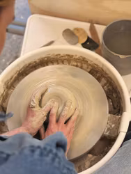 Keramikkurs dagtid, blandade tekniker med Emma Härdin, 6 tillfällen, start den 12/10 -26