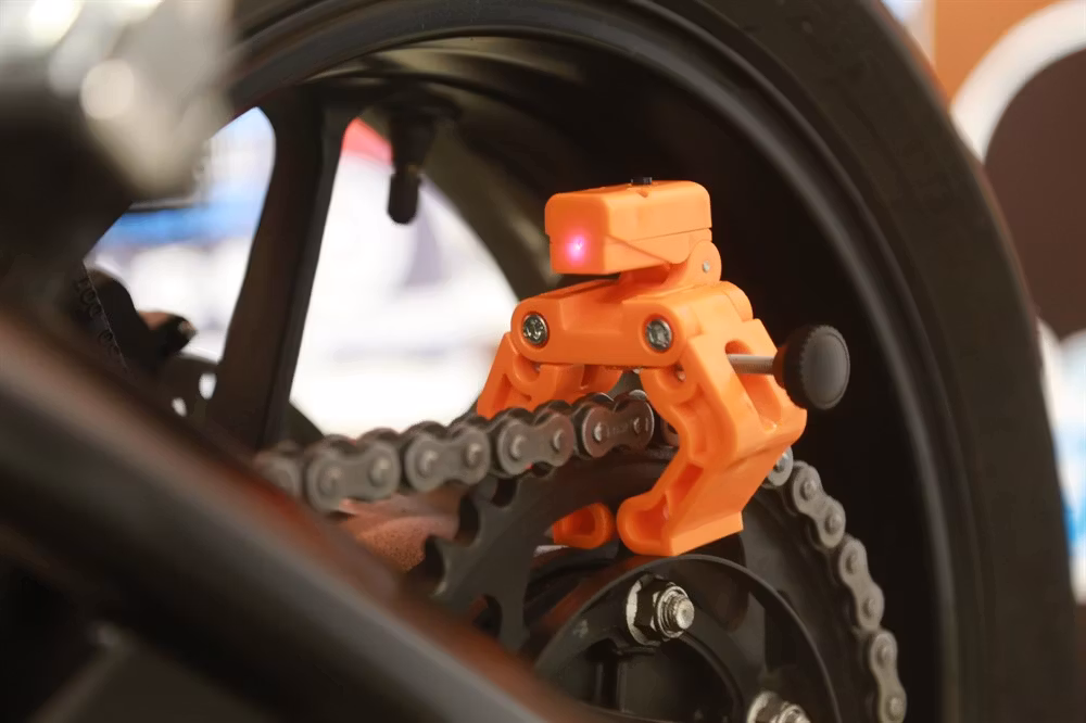 Laser Monkey justerar du enkelt bakhjulets position så att kedjan ligger rakt