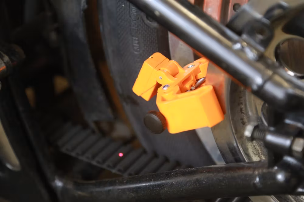 Laser Monkey justerar du enkelt bakhjulets position så att kedjan ligger rakt