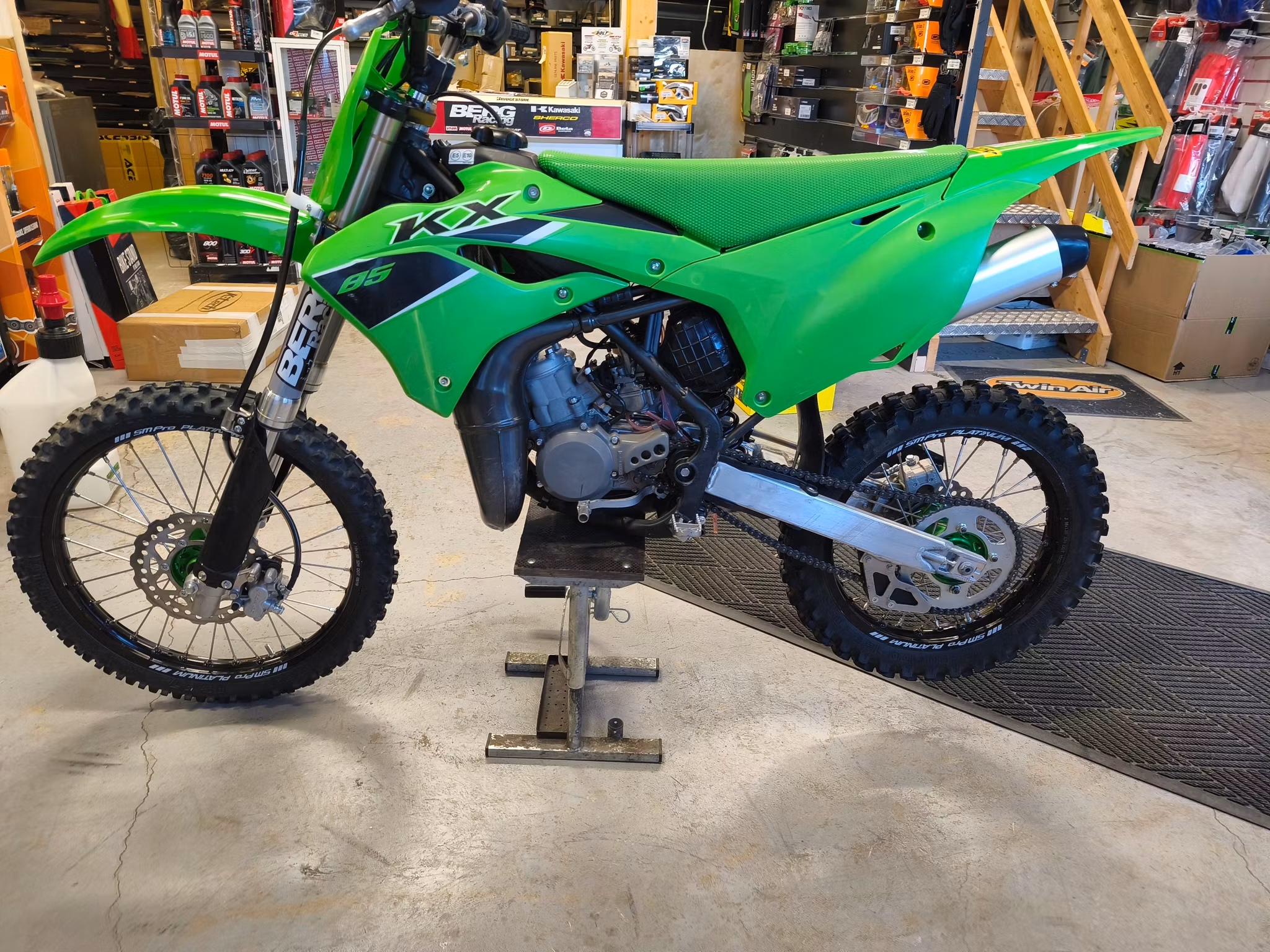 Kawasaki KX 85 2023 Låga timmar .