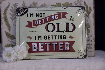 Plåtskylt, I´m not getting old, I´m getting better