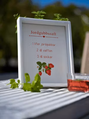 Trätavla Jordgubbssaft