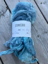 Håndfarget silkefiber