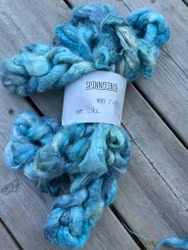 Håndfarget silkefiber