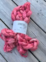 Håndfarget silkefiber