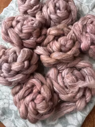 Plantefarget spinnefiber