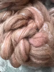 Plantefarget spinnefiber