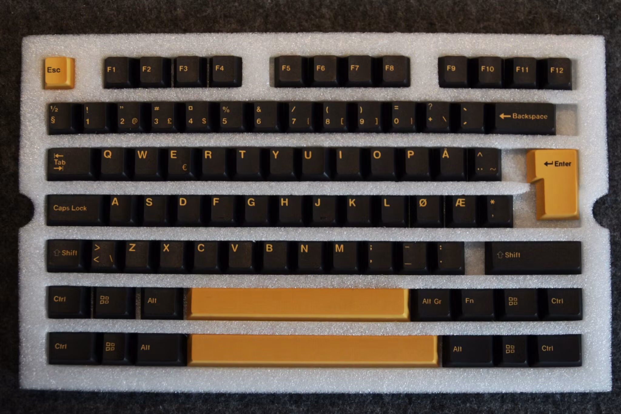 iNVINTIX Black/Yellow Keycaps