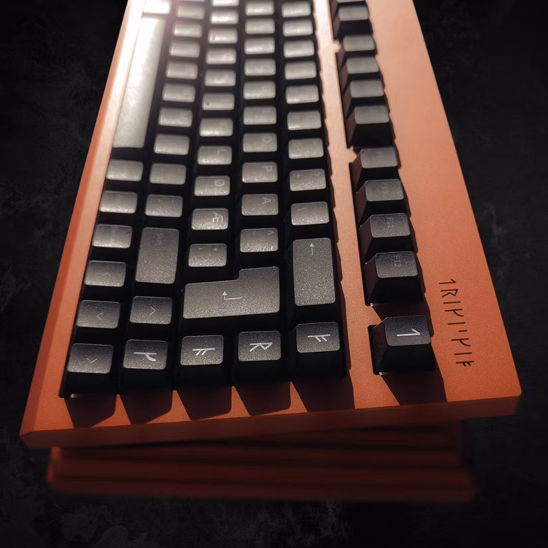 Custom mekanisk tastatur ferdig bygget på bestilling