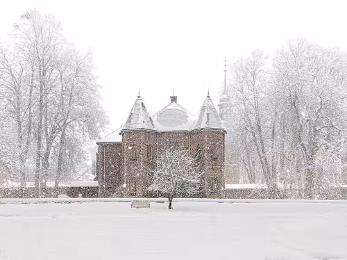 Gaustad Sykehus i snøvær