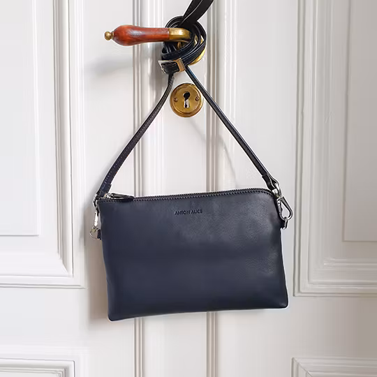 POUCH liten handväska - Svart