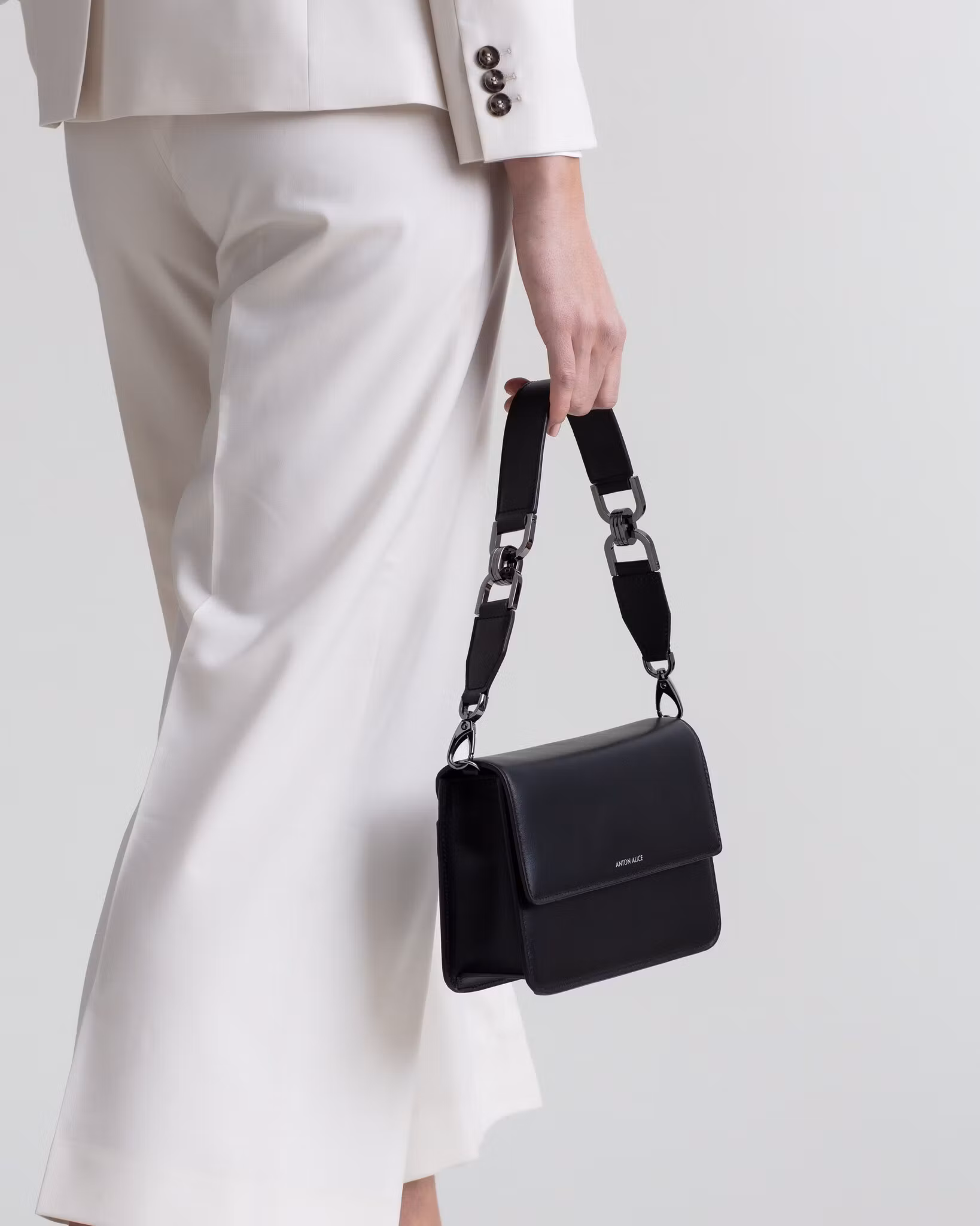ANTON ALICE BAG No 10 Small leather handbag in black, worn by a model