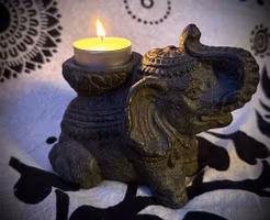 Elefant hållare för rökelse och värmeljus