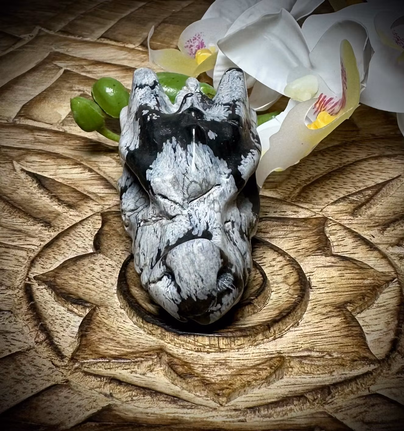 Drakhuvud Carving