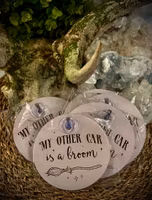 Skylt med sugpropp ”My Other Car Is A Broom”
