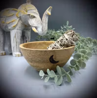 Ritualskål i Mangoträ Three Moons