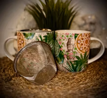 Temugg med handtag + sil | Buddha Paradise | Benporslin