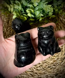 Obsidian Katt Carving