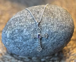 Medieval Cross med en Facetterad Ametist Hänge | 925 Sterling Silver | Peter Stone