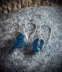 Rå infälld Apatit Örhänge | 925 Sterling Silver
