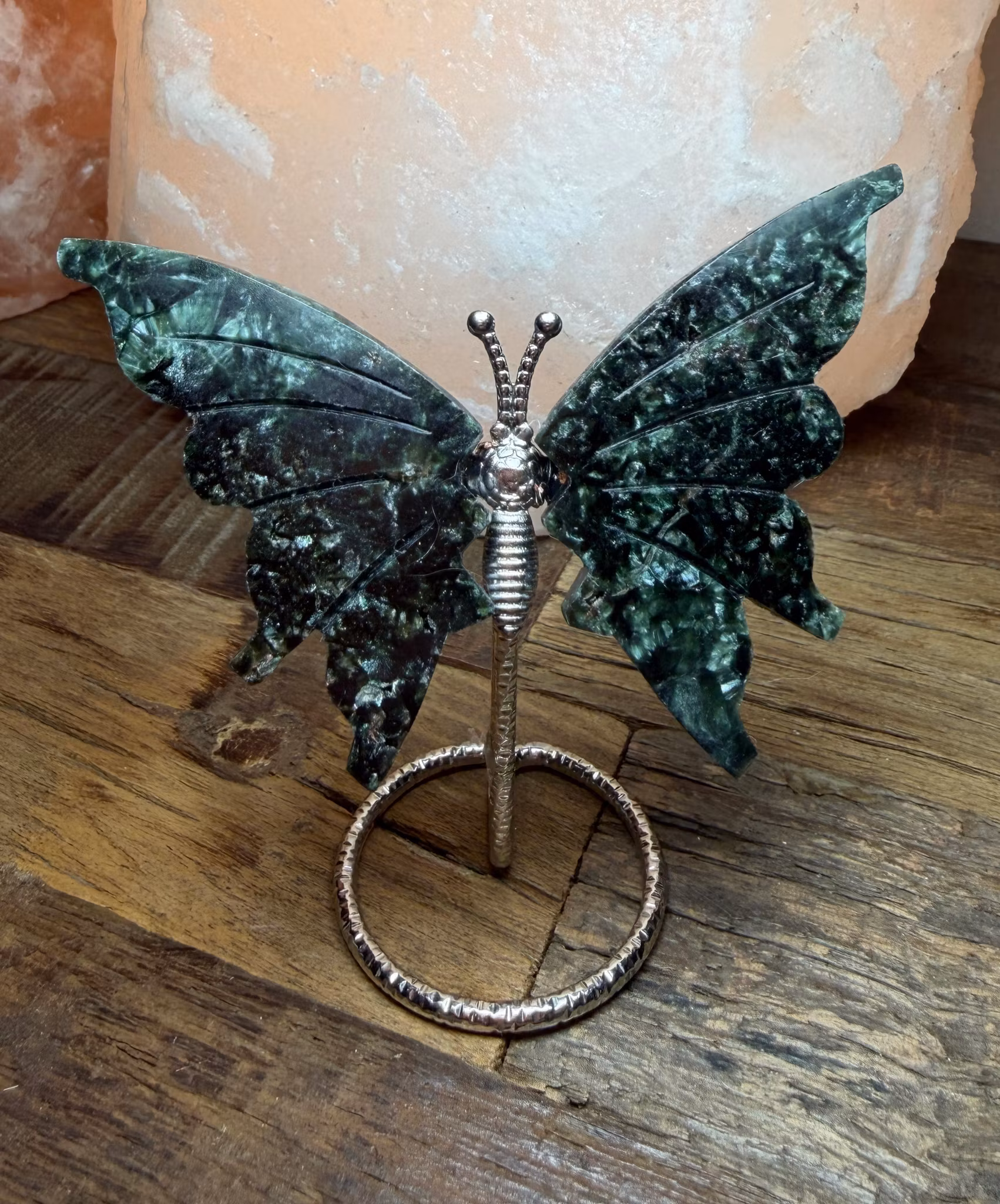 ”Änglarnas Sten” Serafinit Fjäril Carving