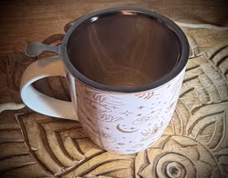 Temugg med handtag + sil | Pink Spell | Benporslin