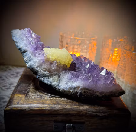 Ametist med Kalcit Kluster